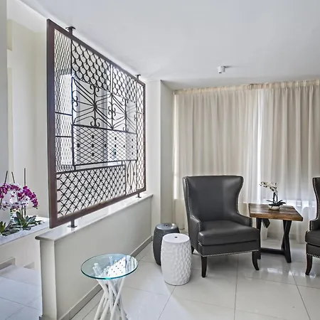 Nissilant & מלון איה נאפה