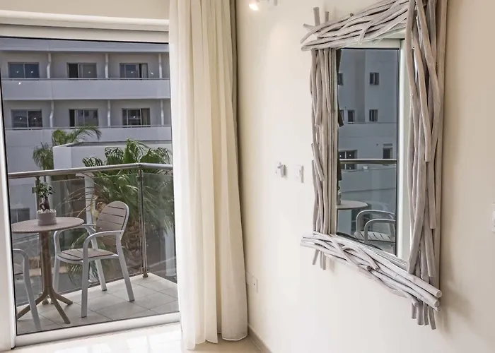 Nissilant & 3* Ayia Napa